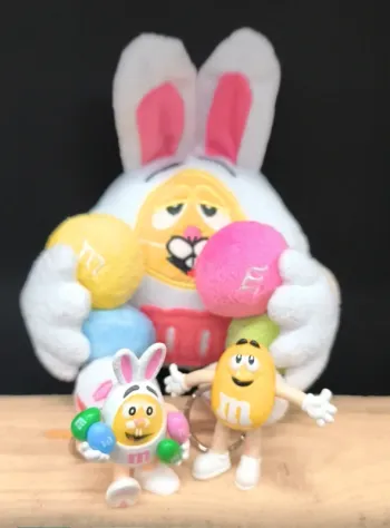 M&m's MMS porte clef keychain pâques lapin Bunny peluche plush oeuf egg Easter jaune yellow flex