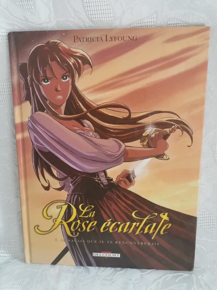 3 tomes de la bande dessinée La Rose écarlate de Patricia Lyfoung - photo numéro 2