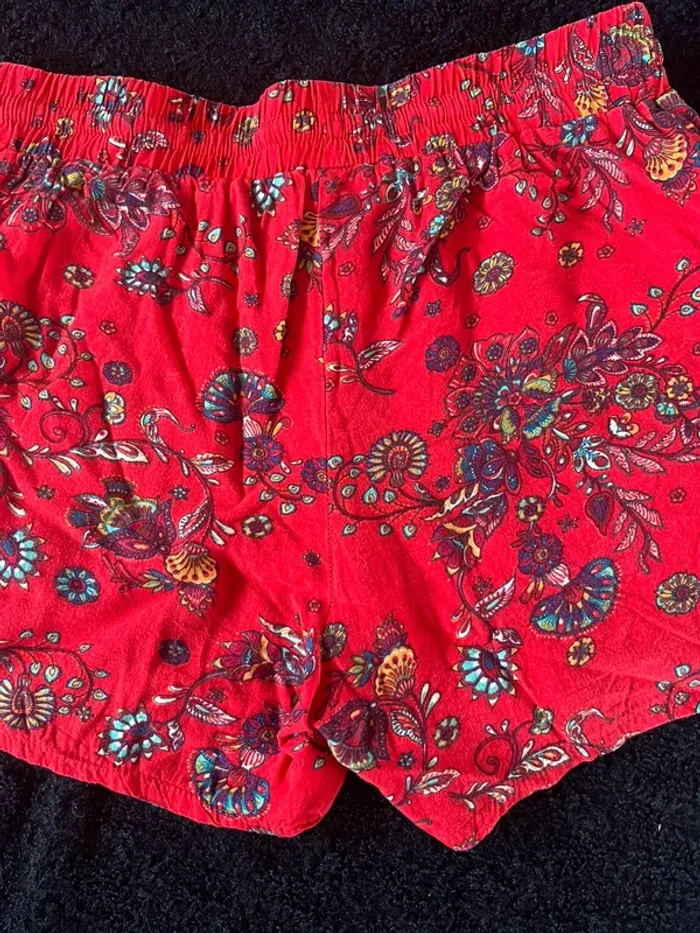 Short rouge - photo numéro 5