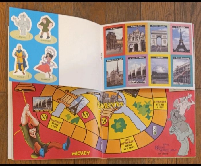 Ancien journal de mickey avec cadeau jeu de piste le Bossu de notre dame N°2356 de 1997 vintage - photo numéro 3