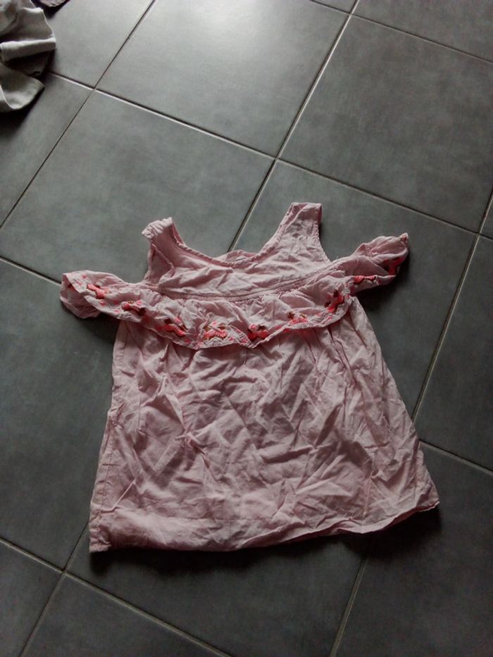 Blouse avec découpe épaules