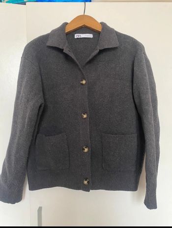 Gilet gris à boutons