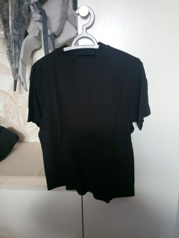 T-shirt noir col montant