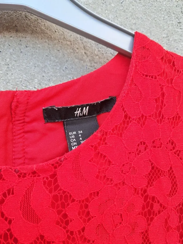 Robe rouge dentelée - photo numéro 3