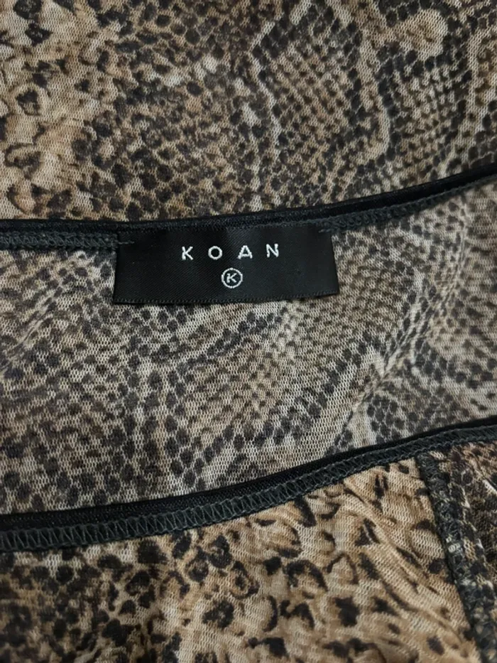 Top seconde peau ultra moulant à imprimé serpent de la marque Koan - photo numéro 7