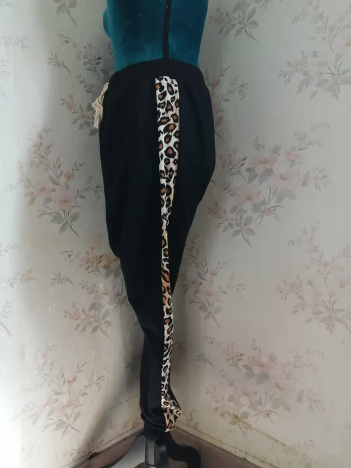 Pantalon noir coupe sarouel à motifs léopard noir marron et beige / noemie & co / (S-M) - photo numéro 5