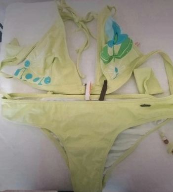 Beau maillot de bain surf