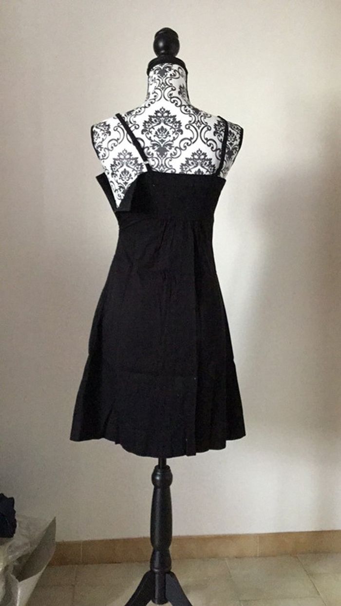 Robe noire - photo numéro 2