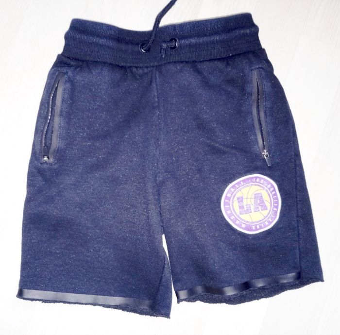 Bermuda sweat noir NBA Lackers
T. 9-10 ans