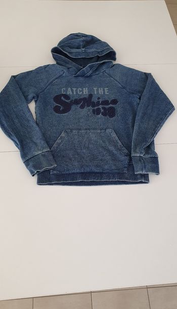 Sweat bleu en 12 ans