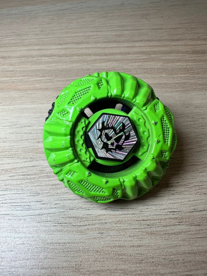 Toupie beyblade porto nemesis