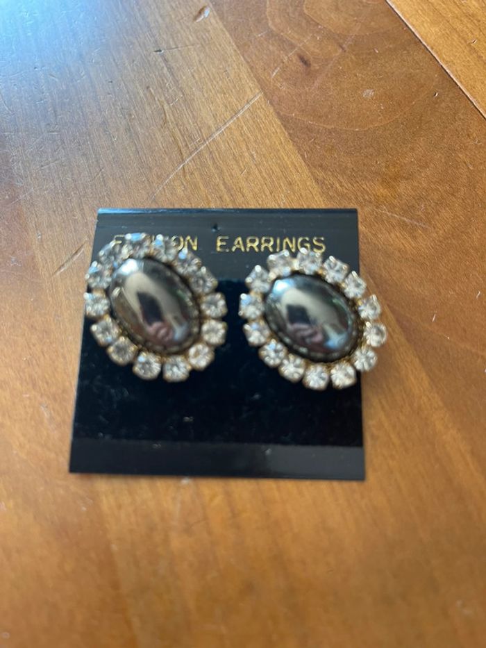 Boucles d'oreilles grises avec brillants - photo numéro 2