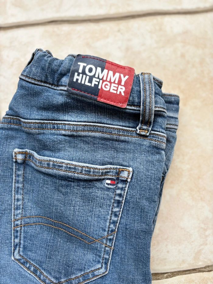 Jean Tommy Hilfiger - taille 14 ans - en très bon état - coupe slim - ajustable - photo numéro 2