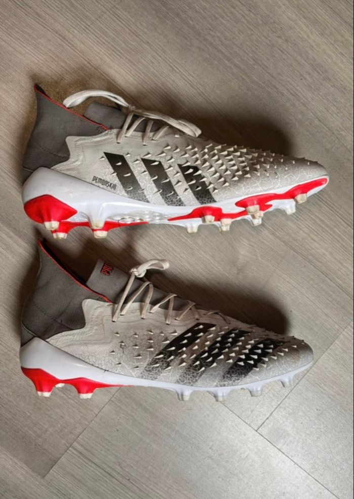 crampons moulé  rugby adidas predator - photo numéro 2