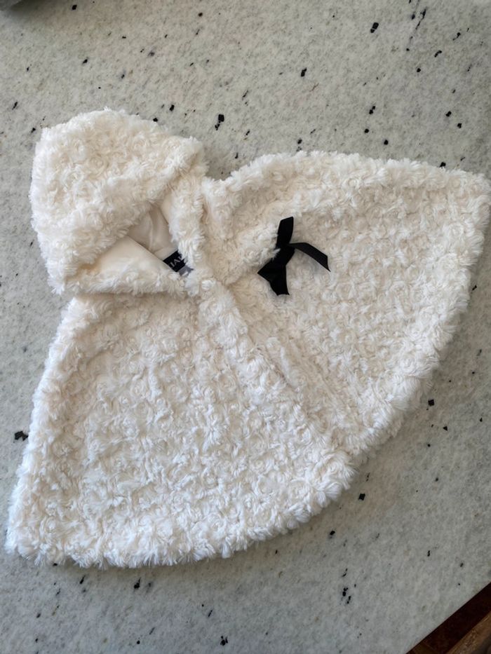 Cape à capuche blanche Kiabi 3ans