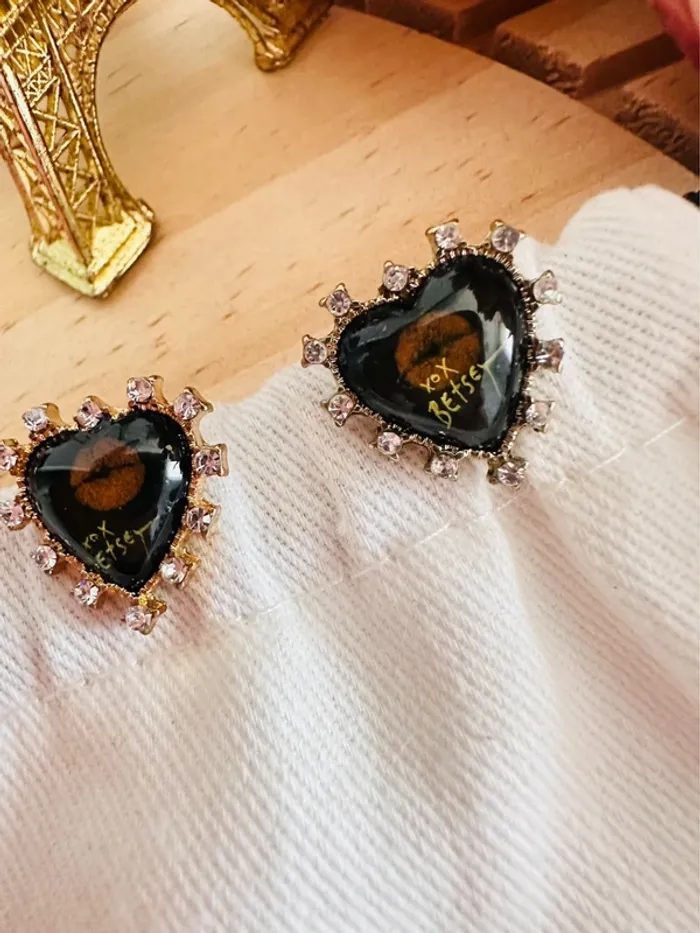 👄Boucles d’oreilles cœur noir strass Betsey Johnson – modèle rare XOX - photo numéro 3