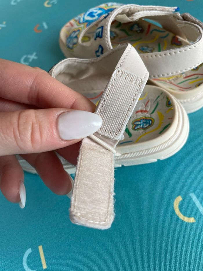 Sandales claquettes scratch Mickey Mouse Zara pointure 22 - photo numéro 6