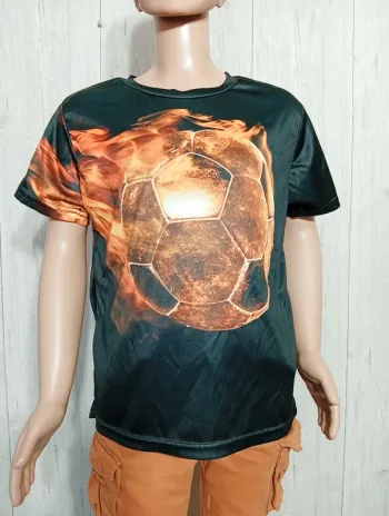 t shirt garcon taille 9/10 ans couleur noir et orange