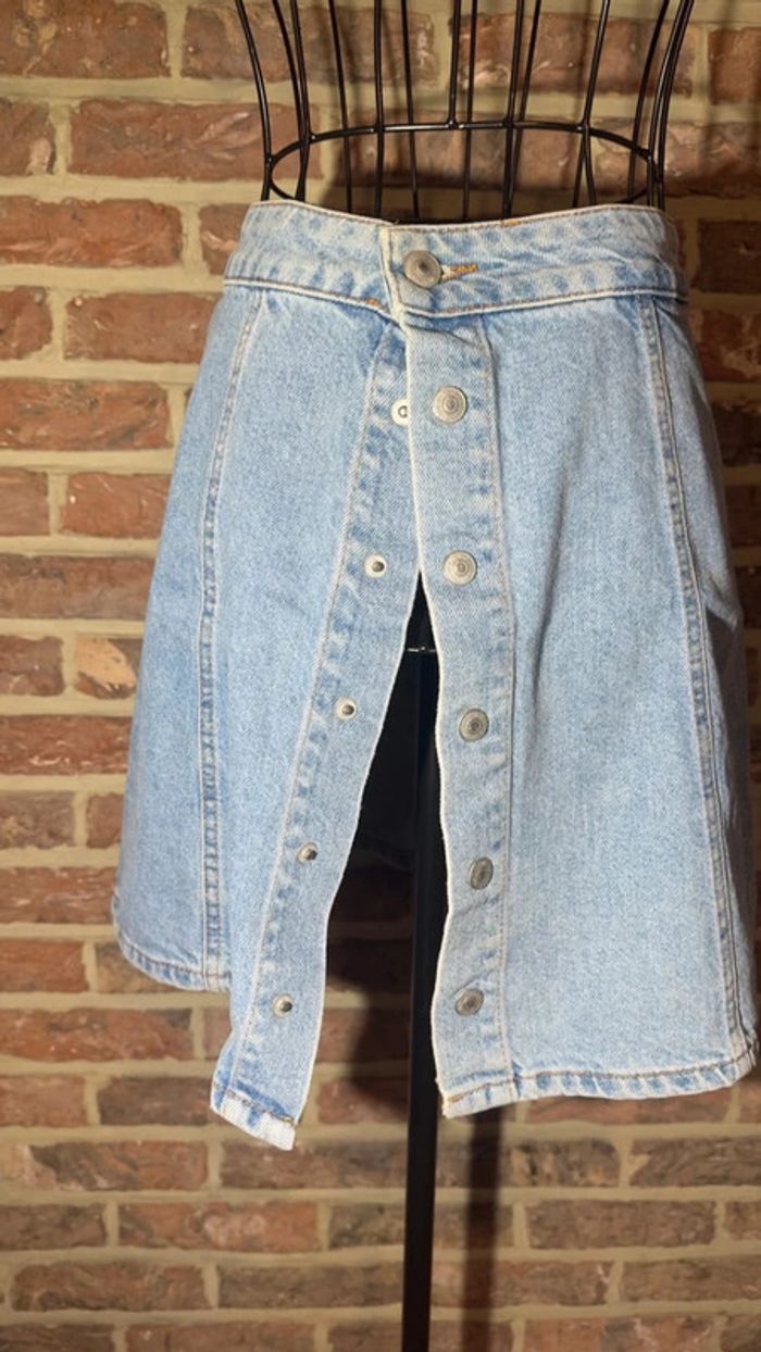 Jupe en jeans bleu clair patineuse Pull and Bear Taille S / 36 - photo numéro 10