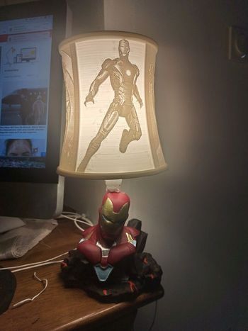 Lampe de chevet lithophanie iron man