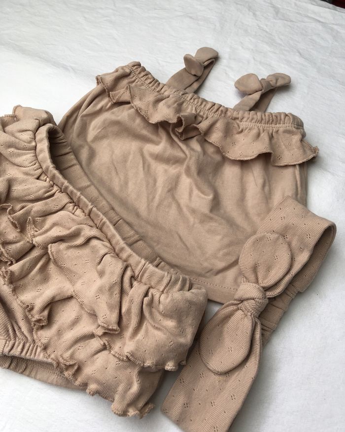 Ensemble Kiabi 3 mois : top + bloomer + bandeau - photo numéro 2