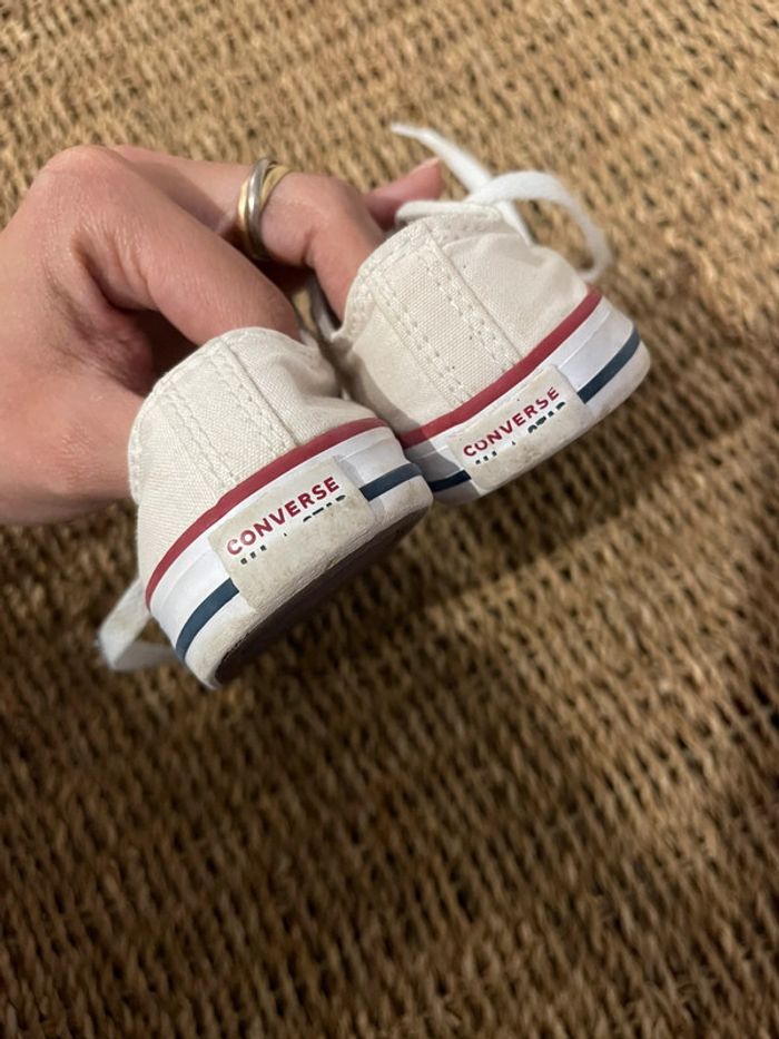 Converses basses blanches pointure 23 - photo numéro 3