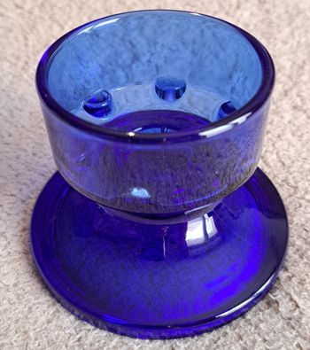 Ancien bougeoir en verre bleu