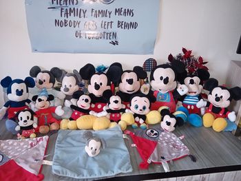 Gros lot de 15 peluches mickey dont 3 interactives prix non négociable