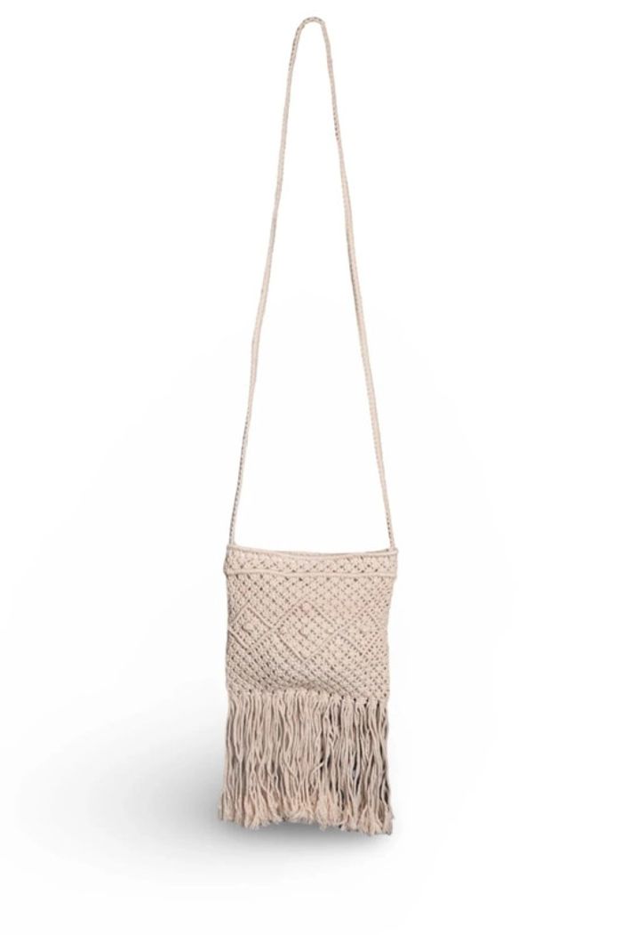 Sac bandoulière beige en macramé et franges • macramé crossbody bag with fringes
