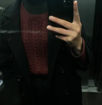Haut pull en laine rouge foncé