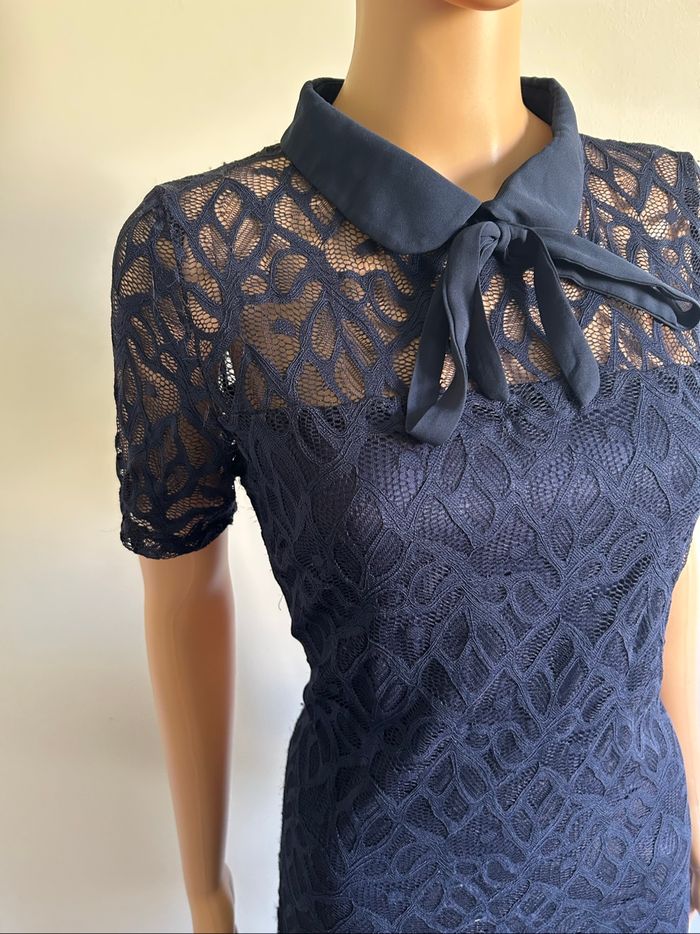 Robe marine en dentelle à manches courtes Morgan taille 42 bon état - photo numéro 4