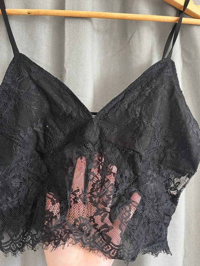 Top en dentelle - photo numéro 2