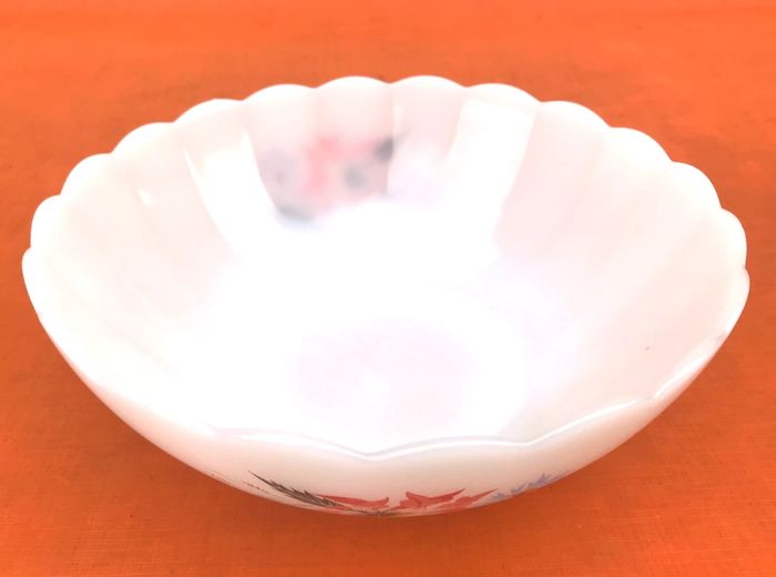 Années 1960  Saladier  Arcopal France Décor fleuri et bords festonnés - photo numéro 6