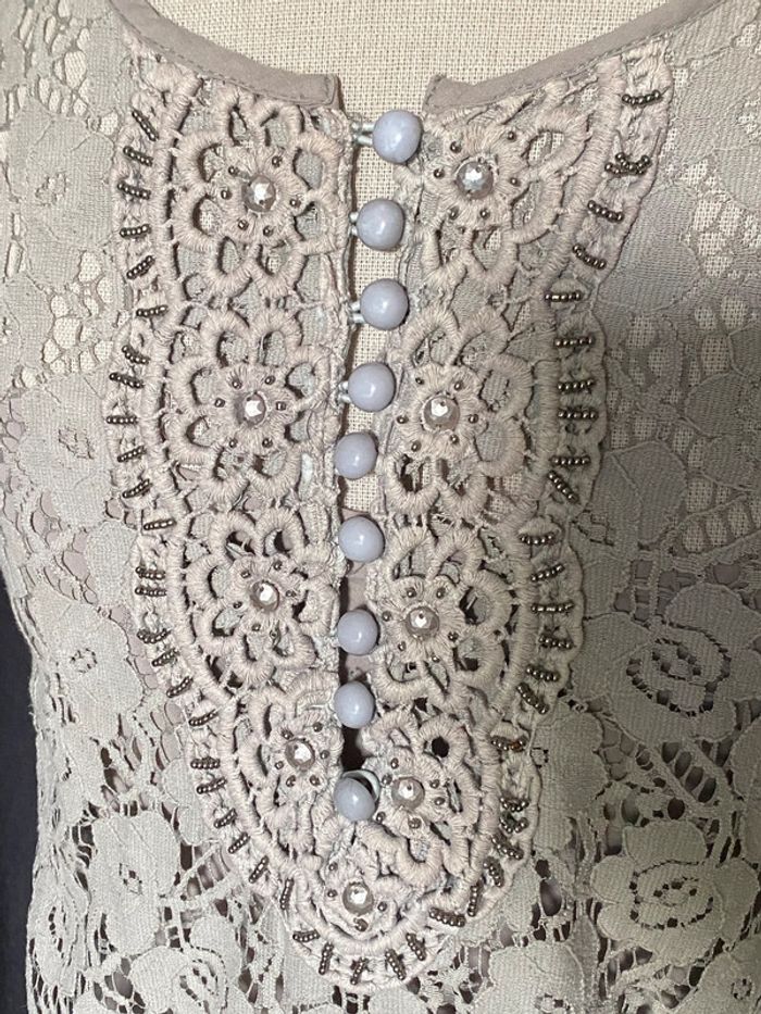 Robe grise en dentelle - photo numéro 2