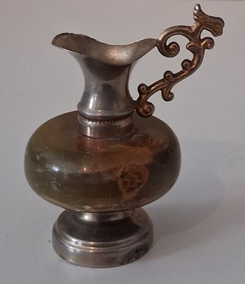 Vase miniature décoratif vintage en laiton et onyx