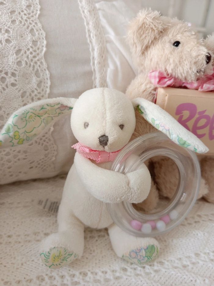 Ensemble doudou lapin, hochet lapin et déco vintage - photo numéro 8