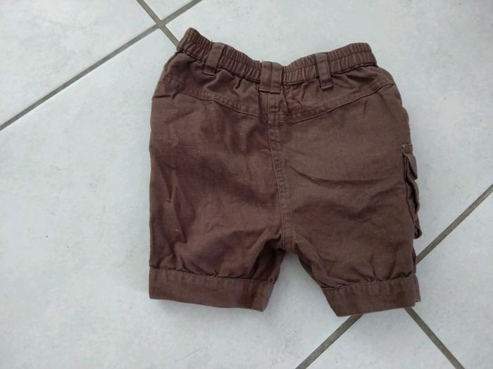 Joli petit ensemble tee shirt blanc et short marron. Bébé 6 mois - photo numéro 7