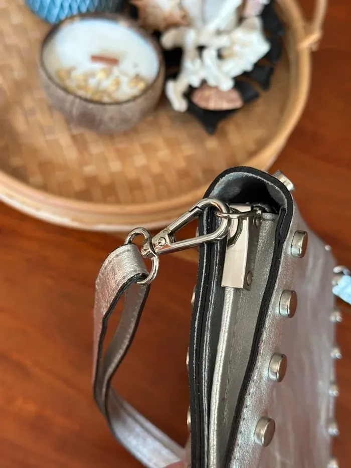 Sac bandoulière en cuir argenté Abaco - photo numéro 8