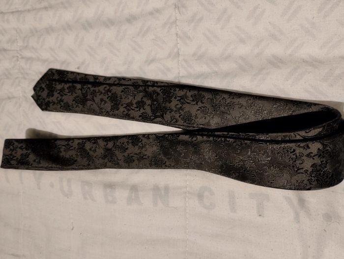 Boléro et cravate - photo numéro 5