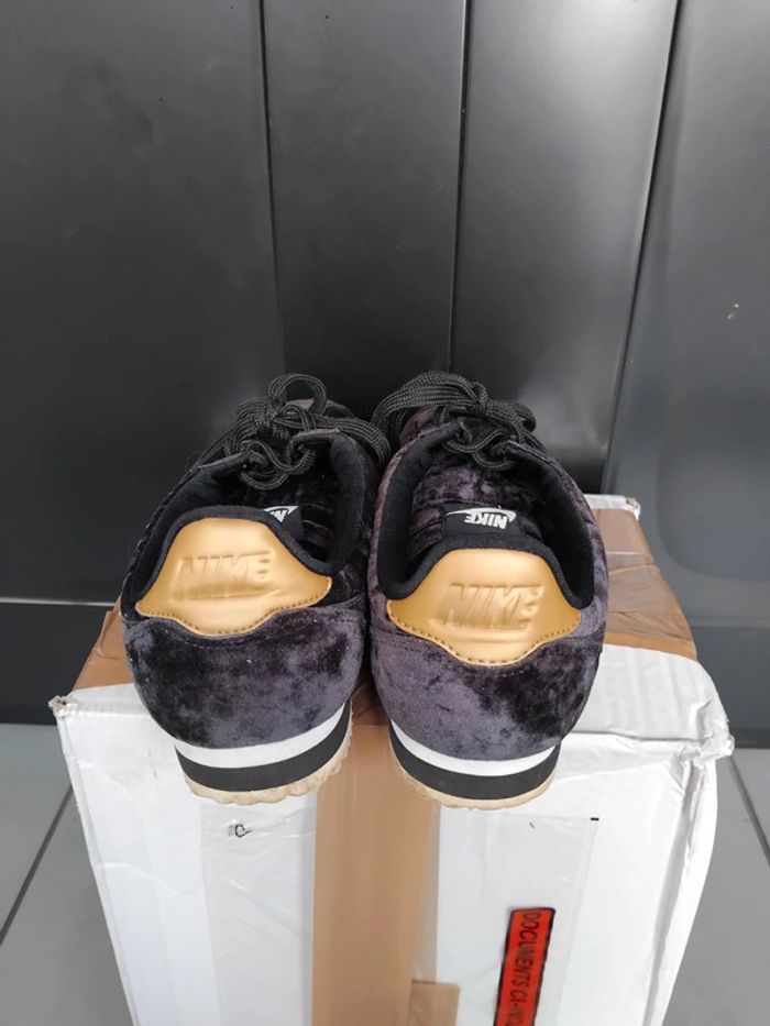 Baskets Nike taille 39 - photo numéro 4