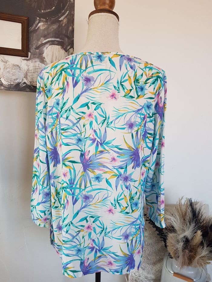 Blouse multicolore, manches 3/4, légèrement transparente. Atlas. Taille 42/44, 52cm aux aisselles. - photo numéro 3