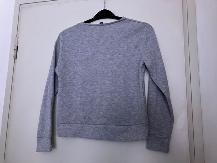Pull court fin Kiabi 8/9 ans (2€50) - photo numéro 3