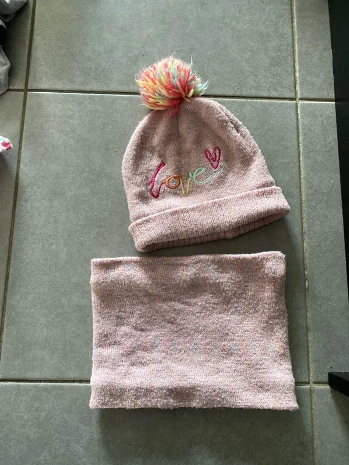 Bonnet et tour de cou