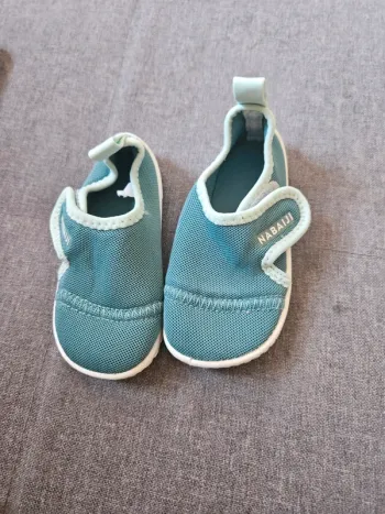 Chaussures d eau enfant tbe 22 23