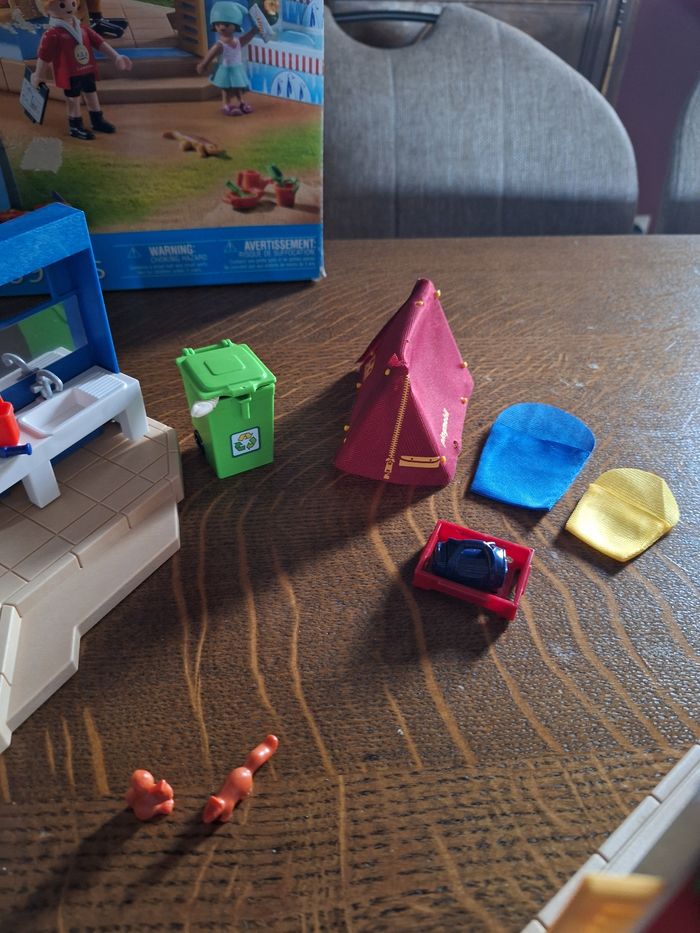 Playmobil camping + piscine 71727 COMPLET - photo numéro 4