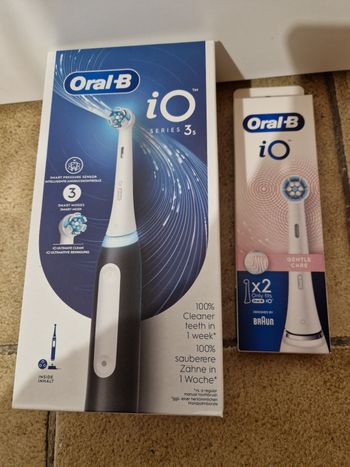 Brosse à dents Oral-B Io3 et 2 brossettes