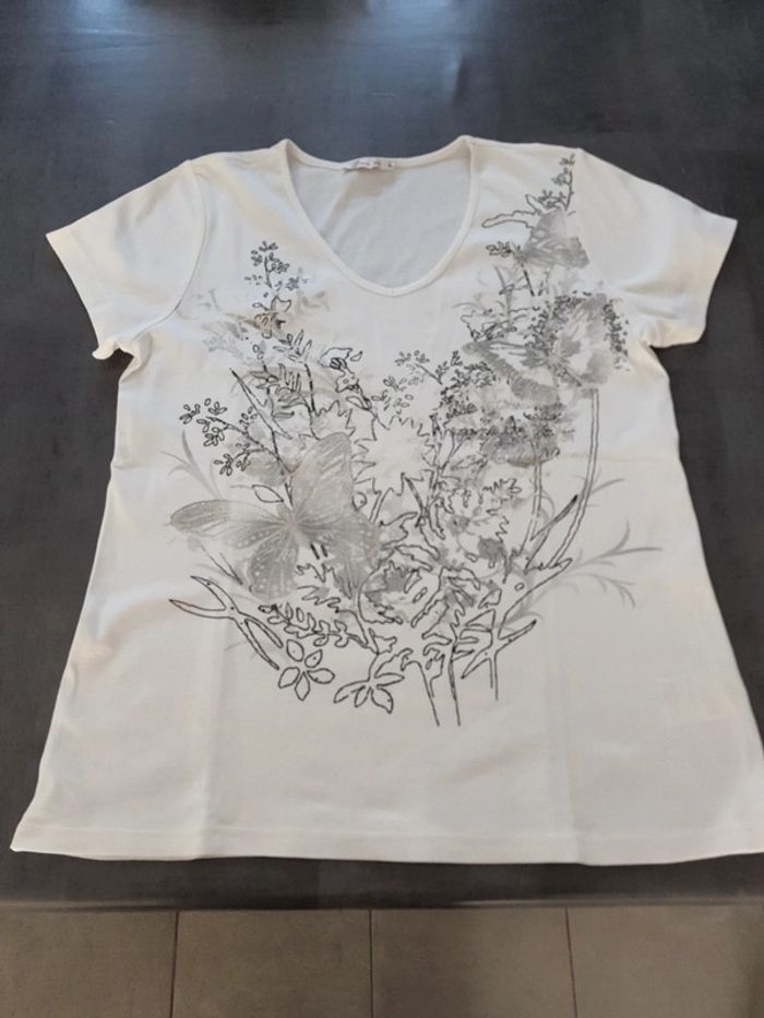 T-shirt blanc imprimé papillon - photo numéro 5