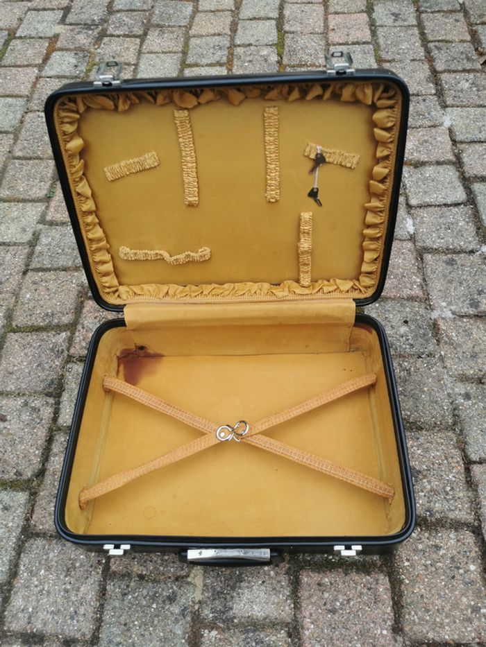 Valise ancienne des années 1960 pour le nécessaire de toilette