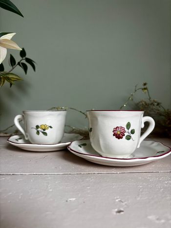 Duo de tasses et soucoupes Vieux Saint Amand