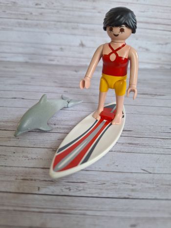 Figurine Playmobil surfeuse et dauphin 🐬
